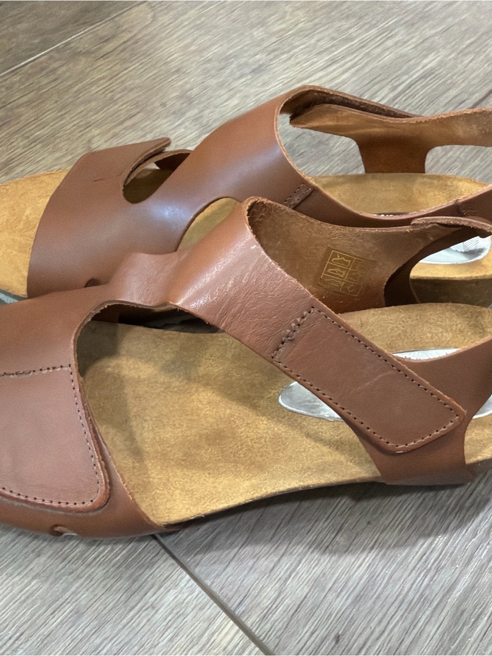 Eric Michael Brown Leather Slingback Sandals - Picture 4 of 8